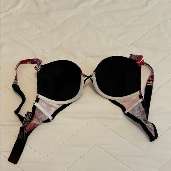 NWOT - VS Bombshell Bra Size 32C - Picture 2 of 3